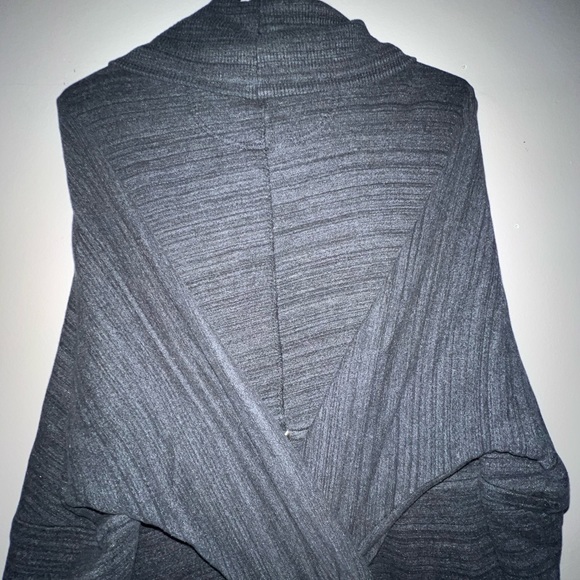 Wilfred by Aritzia, Classic Diderot Sweater, size Small, EUC - Picture 11 of 15